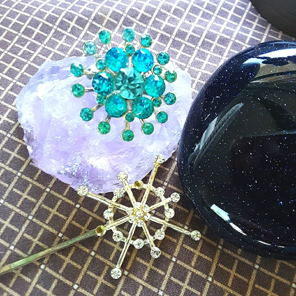 vintage rhinestone brooch (w/ a bonus, Gift hair accessory, not vintage.)